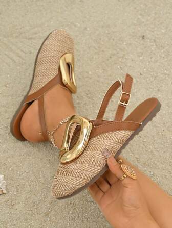 Women's Solid Color Fashion Resort Buckle Electroplating Ring Women's Flat Sandals Closed Toe Sandals Summer Holiday Casual Slippers