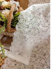 1 pezzo di elegante tovaglia bianca in pizzo con motivo a foglie e fiori. Tessuta a macchina, di forma rettangolare, realizzata in 100% tessuto di poliestere. Adatta per varie occasioni come matrimoni, compleanni, Ringraziamento, Giorno dell'Indipendenza, Capodanno, tavolini da caffè e decorazione della casa. - Multicolore - Visualizzare 2