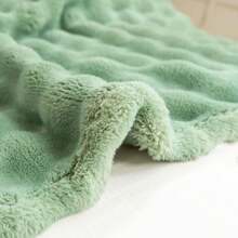 Luxury Reversible 3D Jacquard Fleece Throw Blanket, 100% Polyester, Soft Cozy Warm Plush, Contemporary Style, All Seasons, 250-300gsm, No Print, Woven Craftsmanship, Ideal For Couch & Bed Decor