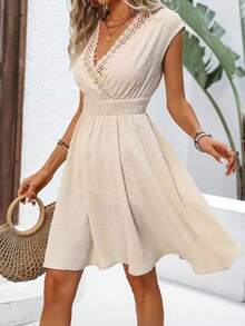 Abito da donna stile vacanza, con scollo a V, con ricami in pizzo e jacquard traforato - Albicocca - Visualizzare 4