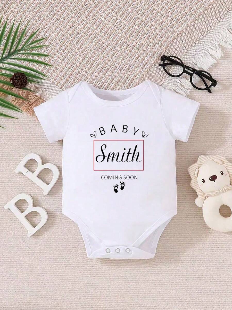 【定制款】女婴个性化名字短袖连体衣，圆领短袖休闲连体衣，可定制名字，机洗，多功能，装饰性强，字母图案，时尚，现代，色彩缤纷，可爱，讨喜，休闲，定制，个性化，独特，个性化，送给他的理想礼物，送给她的理想礼物，街头休闲时尚，休闲装，新年魅力 - 白色 - 查看 1