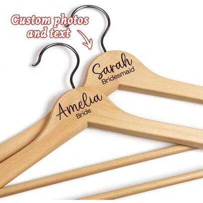 1/5/10/15 pièces Cintre à vêtements de mariage en bois personnalisé avec nom gravé et identification (mariée/demoiselle d'honneur), design de gravure laser exquis, convient pour la préparation de la robe de mariée, la commémoration de la fête de fiançailles ou le cadeau avant le mariage. C'est un choix pratique et élégant dans les scènes commémoratives de mariage.