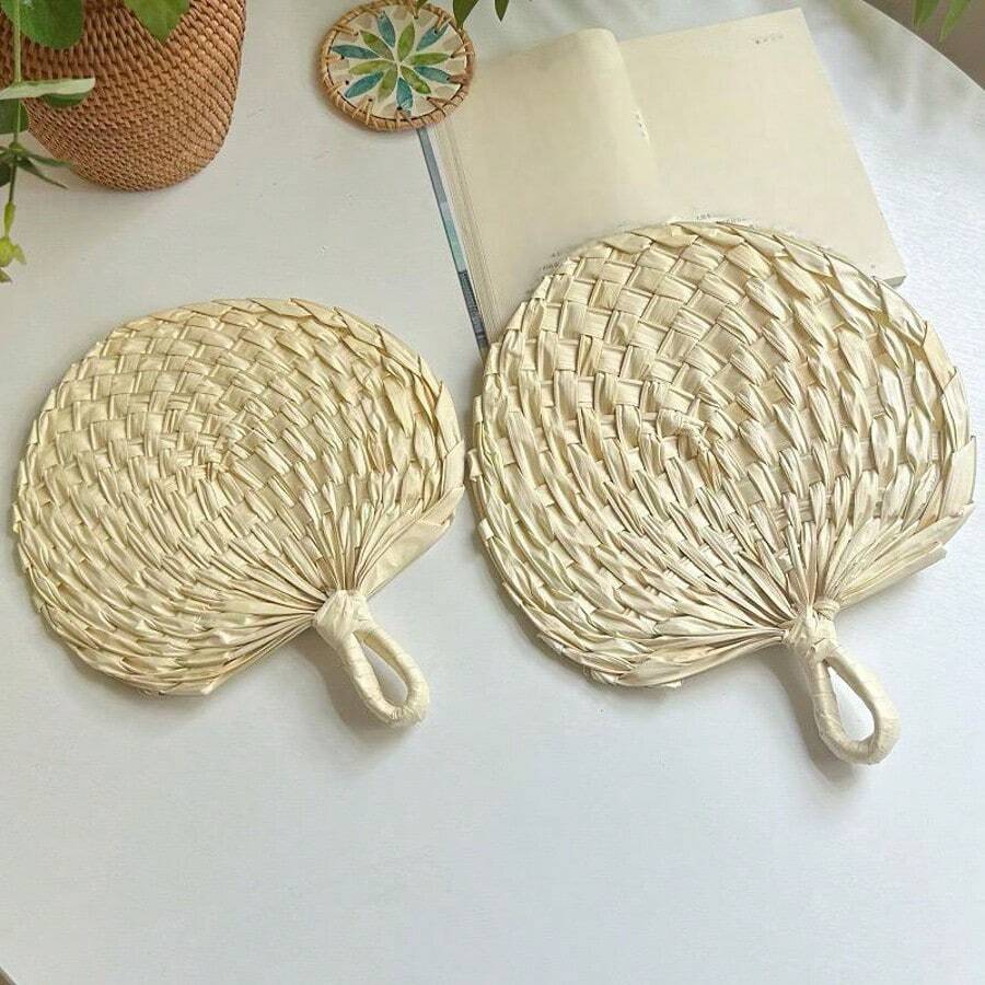 1pc Handmade Peach-Shaped Woven Palm Leaf Hand Fan, Handcrafted Woven Fan For Cooling, Children, Elderly, Mosquito Repelling, Decoration Or Ornament, Summer Summer Cooling,Beach,Travel