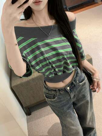 女款撞色条纹露肩T恤（条纹图案随机）