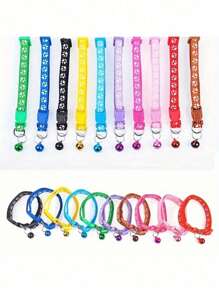 Colliers de clochettes colorés et mignons pour chats et chiens, colliers de chat réglables avec clochettes, colliers amusants et de bandes dessinées à motif de patte, fournitures pour chat collier de patte d'animal de compagnie, patch de collier de chien à motif de patte, collier à clochette, collier de chat avec boucle, accessoires de voyage essentiels