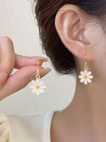 1 Pair Cute And Fresh Daisy Pendant Earrings For Women Daily And Vacation Decoration