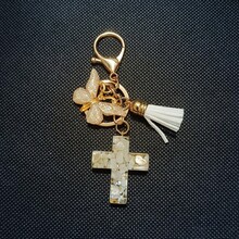 1 pieza Llavero de Cruz con Resina Druzy y Concha, Decoración con Borla de Mariposa, Regalo para Hombres Mujeres Accesorios para Coche y Bolso