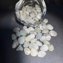 100克天然灰色月光石碎屑，小包装，适用于家居装饰、鱼缸和水族箱造景石、喷泉、办公室装饰、花瓶填充物和植物垫材、收藏、礼品。