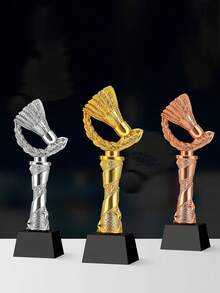 1 件定制树脂水晶羽毛球比赛奖杯，可定制照片，有金、银、铜三种颜色可选，适合作为羽毛球比赛奖品，非常适合羽毛球运动员和比赛