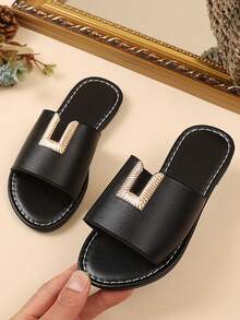 1 par de sandalias de moda de talla grande para niñas pequeñas, color negro sólido con correa de PU y hebilla con brillantes rhinestones de colores, punta redonda, planas y antideslizantes, cómodas y lindas sandalias romanas para uso doméstico, adecuadas para niñas de 3 a 15 años, para uso casual, fiesta, viaje, primavera/verano 2025