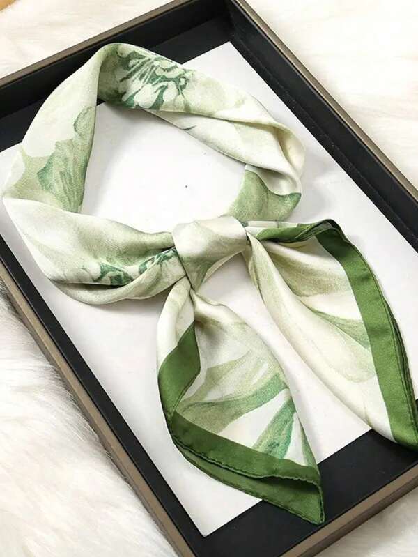 Pañuelo cuadrado de moda con estampado para mujer hecho de poliéster, que se puede usar como bufanda, pañuelo para el cabello, diadema, ideal para realzar tu look diario