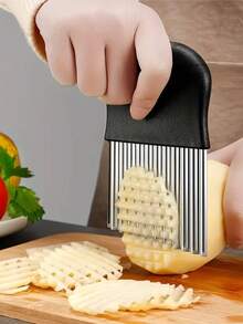 1 dụng cụ cắt khoai tây lượn sóng bằng thép không gỉ: Đa năng cho trái cây tươi, rau củ, salad, cà rốt, khoai tây, khoai tây chiên - Lưỡi dao bằng thép không gỉ bền - Hoàn hảo cho nhà bếp gia đình - màu đen - Xem 11