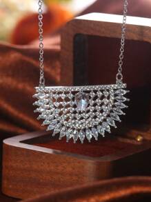 1 Stück luxuriöser kupferfarbener fächerförmiger Anhänger-Halskette besetzt mit Zirkonia, zart eingelegt um elegante Eleganz zu verleihen