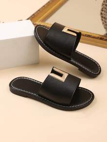 1 par de sandalias de moda de talla grande para niñas pequeñas, color negro sólido con correa de PU y hebilla con brillantes rhinestones de colores, punta redonda, planas y antideslizantes, cómodas y lindas sandalias romanas para uso doméstico, adecuadas para niñas de 3 a 15 años, para uso casual, fiesta, viaje, primavera/verano 2025