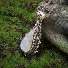 Elegant Teardrop Moonstone Pendant Necklace For Women - Vintage Style, Delicate Polygonal Pattern Collarbone Chain With Synthetic February Birthstone - Perfect For Casual Attire & Special Occasions, Ideal Gift For Valentine's Day, Cute Necklace - 銀色 - 查看 3