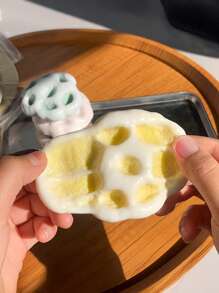1 Peça Brinquedo de Compressão em Forma de Bolo de Arroz Pegajoso com Areia Áspera Moldável, Mochi Simulado, Brinquedo de Ventilação Excelente, Adequado para Meninos e Meninas Brincarem, Brinquedo de Pelúcia Relaxante Tabas | Experiência Sensorial Divertida e Levemente Desafiadora, Tornando-se um Ótimo Pequeno Presente para Lembrancinhas de Festa, Recompensas de Sala de Aula, Natal, Halloween e Presentes de Aniversário - Presente para Feriado Ideal e Atencioso