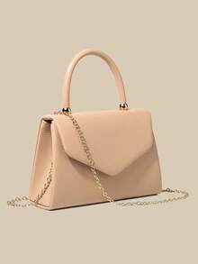 这款晚宴手拿包容量充足，可收纳手机、钱包、化妆品等小件个人物品。手提设计方便携带。荔枝纹皮革材质搭配精致的金属连接件，呈现简约优雅的风格，适合正式晚会场合。女士可将其用作手提包、手拿包、单肩包或婚礼派对包。可搭配晚礼服和高跟鞋，更显优雅气质。 - 杏色 - 查看 7