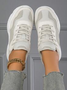 Nouvelles chaussures blanches de plateforme pour femmes, Baskets de sport à la mode et confortables. Maille avec ventilation, lacets, Baskets épaisses
