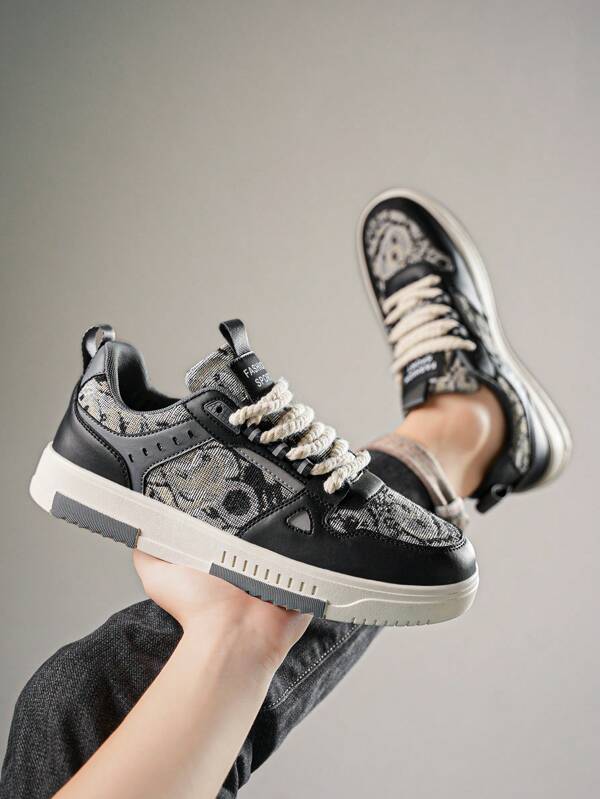 Chaussures de skate basses de style pour hommes en tissu patchwork de couleurs mixtes, baskets de niche à imprimé aléatoire pour augmenter la hauteur, pour les adolescents, le port casual quotidien et la salle de sport