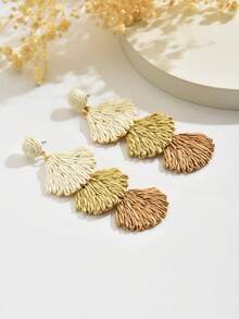 OOQ 1 Pair Handmade Bohemian Style Raffia Straw Shell Tassel Long Earrings, Geometric Design, Suitable For Beach, Vacation, Festivals, Weddings, Mothers' Day, Parties And Daily Wear For Women (Handcrafted Raffia Weaving, Shape And Direction Randomly Assorted) - Gradient Khaki - View 3