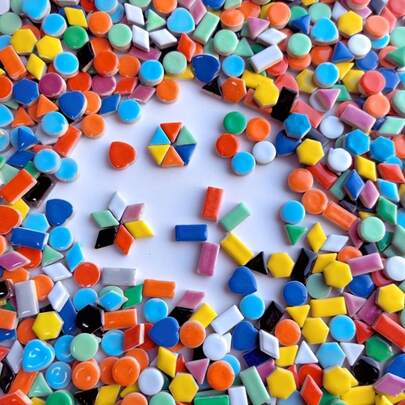 100g/200g/Packung Kreatives Glas Mosaik DIY Set, bunte geometrische kleine Perlen, beginnen Sie eine Kunsthandwerksreise. Geeignet für DIY-Projekte, Heimdekoration, Kunstkreativität