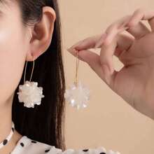 1 Pair Of Exaggerated Design Long Flower Ball Bride Earrings,High-Grade White Petal Geometric Ear Studs Light Luxury Style Ear Jewelry Halloween