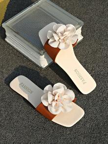 1 Pair Women's Slip-On Elegant Comfortable Crystal Rhinestone Decorated Flat Fashion Sandals - Brown - View 6