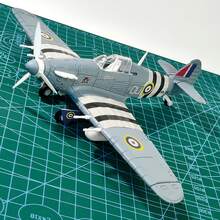 1架组装模型飞机 - 塑料材质 - 多种型号和颜色可选，1:48比例军事战斗机/轰炸机组装模型玩具 - 成人收藏级战斗机模型装饰 - 玩具车 - DIY战斗机 - 适合作为节日礼物 - 复活节、圣诞节礼物