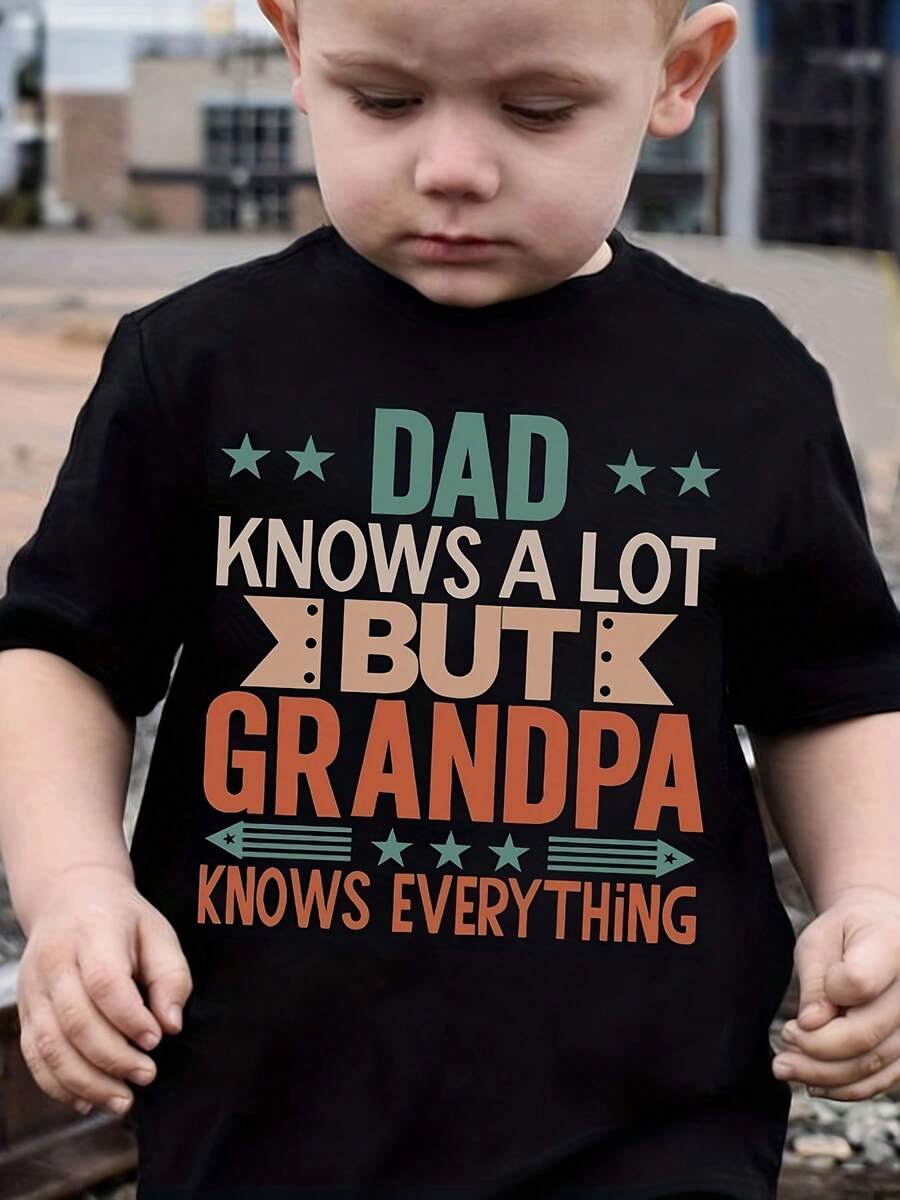 1 camiseta divertida para abuelo de niños - Estampado Papá no sabe nada, pero el abuelo sabe mucho sobre diversión - Camiseta de algodón de manga corta y cuello redondo - Algodón cómodo y de calidad para visitas del abuelo, salidas y uso casual - Estilo infantil elevado. - Negro - Ver 1