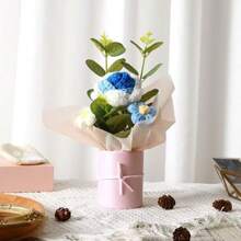 1 set de ramo de flores artificiales hechas a mano con balde de plástico, papel de envolver, flores de ganchillo, adecuado para regalos para mamá, amigos o regalos de aniversario, regalos del día de la madre, regalos del día de San Valentín, regalos de cumpleaños, decoración del hogar.