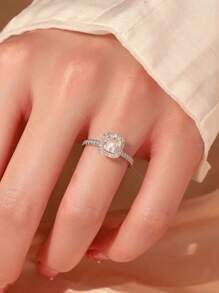 Bague de mariage en zircone cubique de luxe carrée en argent sterling 925 pour femmes. Cadeau de bijoux pour un partenaire ou un ami lors d'un anniversaire. Convient pour le mariage, les fiançailles, le port quotidien des femmes. Accessoires de haute qualité, style de boîte aléatoire.