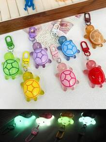 12/6/3/1 pieza Llavero pequeño de tortuga que brilla en la oscuridad, dije de tortuga acrílica para bolso, llavero de resina de animal de dibujos animados para bolso y mosquetón, regalo de novedad para fiestas, accesorios de moda para decoración de mujeres