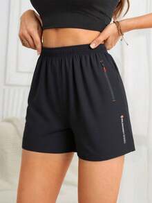 Shorts de corrida femininos pretos de secagem rápida com bolso lateral com zíper - cintura elástica com cordão, shorts esportivos com design de tipografia contrastante para academia, exercícios ao ar livre