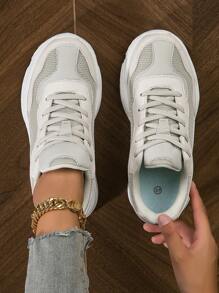 Nouvelles chaussures blanches de plateforme pour femmes, Baskets de sport à la mode et confortables. Maille avec ventilation, lacets, Baskets épaisses