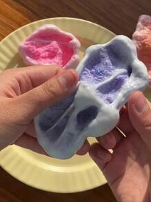 1 Peça Brinquedo de Compressão em Forma de Bolo de Arroz Pegajoso com Areia Áspera Moldável, Mochi Simulado, Brinquedo de Ventilação Excelente, Adequado para Meninos e Meninas Brincarem, Brinquedo de Pelúcia Relaxante Tabas | Experiência Sensorial Divertida e Levemente Desafiadora, Tornando-se um Ótimo Pequeno Presente para Lembrancinhas de Festa, Recompensas de Sala de Aula, Natal, Halloween e Presentes de Aniversário - Presente para Feriado Ideal e Atencioso