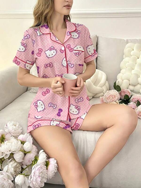 Sanrio Conjunto de pijama de seda Sanrio Hello Kitty, 97% poliéster 3% elastano, manga corta con cuello abotonado, corbata de moño, diseño de dibujos animados lindos, bolsillo delantero con botones, acabado contrastante