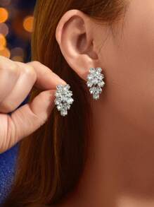 1 Pair Gorgeous Prom Jewelry Rhinestone Decor Silver Flower Stud Earrings Waterdrop Elegance Accessories