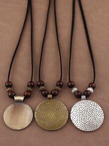 1 pièce Collier pour femmes avec pendentif en alliage de forme géométrique et perles de bois enfilées, cordon de daim noir. Chaîne vintage pour pull