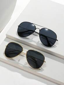 两副装黑色和灰色、金色和灰色男士复古飞行员双梁90年代金属牛仔西部风格时尚眼镜，适合通勤、度假、户外活动、所有季节，是夏季、海滩、节日、音乐会、锐舞派对、灯光秀的时尚眼镜之选。 - 黑色 - 查看 2