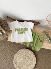 Set de 2 piezas Camiseta de manga corta con parche de letra + Pantalones cortos verdes para bebé niño, verano
