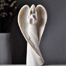 1 Peça, Estátua Ornamental do Anjo Negro. Esta escultura de um anjo é feita em um estilo escuro, se afastando da imagem tradicional de um anjo e contando histórias não contadas.