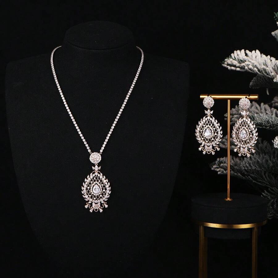 1 Set Hollow Geometric Zirconia Stone Inlaid Pendant Necklace And Earrings - Gold - View 1