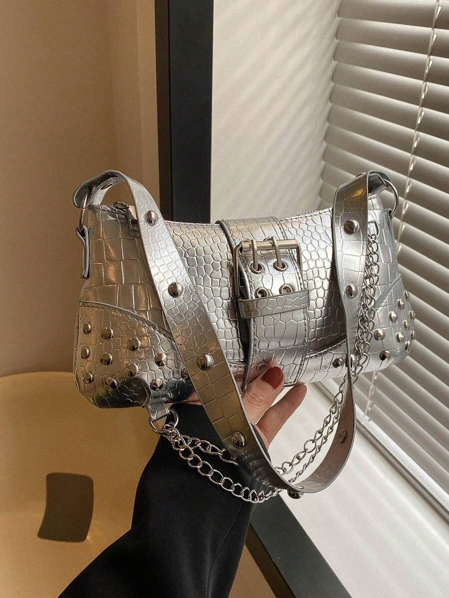 Nova bolsa feminina para usar debaixo do braço, estilo retrô europeu e americano, com rebites, para motocicletas, com detalhe plissado, formato crescente e cor sólida. - Prata - Ver 1