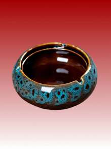 Ceramic Ashtray With Lid Round Cigar Ashtray Suitable For Home, Office, Bar/Restaurant, Also Can Be Used As Table Decoration. Office/Home Decoration, Smoking Set, Ashtray, Portable Car Ashtray, Mahogany Ashtray. Ceramic Collection Ornaments. Halloween/Christmas Decoration Ornaments. Holiday Gifts. Great Gift For Smokers (Kiln Fired, Appearance Has Been Changed) Gift For Smokers