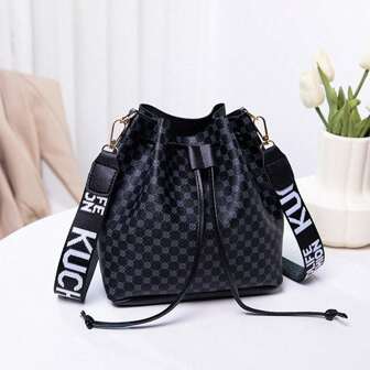 Ceinture tissée à motif de points avec un sac à main seau et un sac à bandoulière diagonal