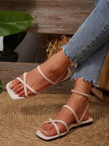 Modische vielseitige französische Brise Sandalen, koreanische Version delikate Riemen damenhaft flache Pantoletten, flache Sandalen für den Sommereinsatz Outdoor