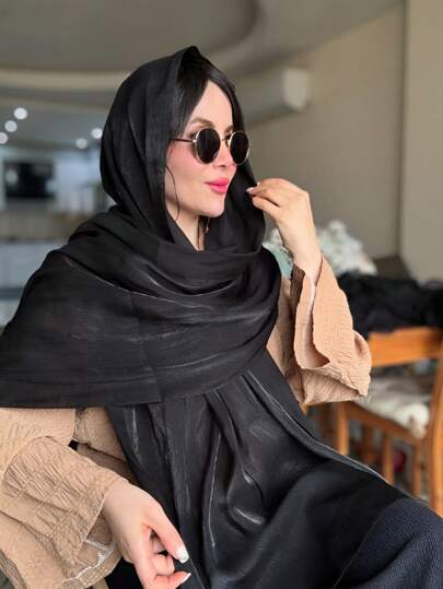 قطعة واحدة من الحجاب الناعم الأنيق ذو اللون الأساسي الصلب الحريري اللامع، حجاب محافظ أحادي اللون مناسب للاستخدام اليومي للنساء