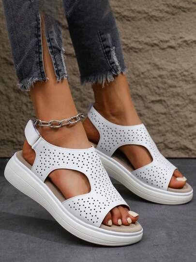 صنادل نسائية ذات كعب منصة مريحة مفتوحة التصميم في الأمام مع فتحات تهوية، مزلقة، مقاس كبير، مناسبة للصيف