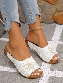 Women's Thick Sole Open Toe Sandals, Floral Design Slip-On Beach Slippers, Spring/Summer - Beige - View 3