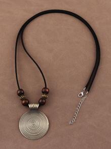 1 pièce Collier pour femmes avec pendentif en alliage de forme géométrique et perles de bois enfilées, cordon de daim noir. Chaîne vintage pour pull